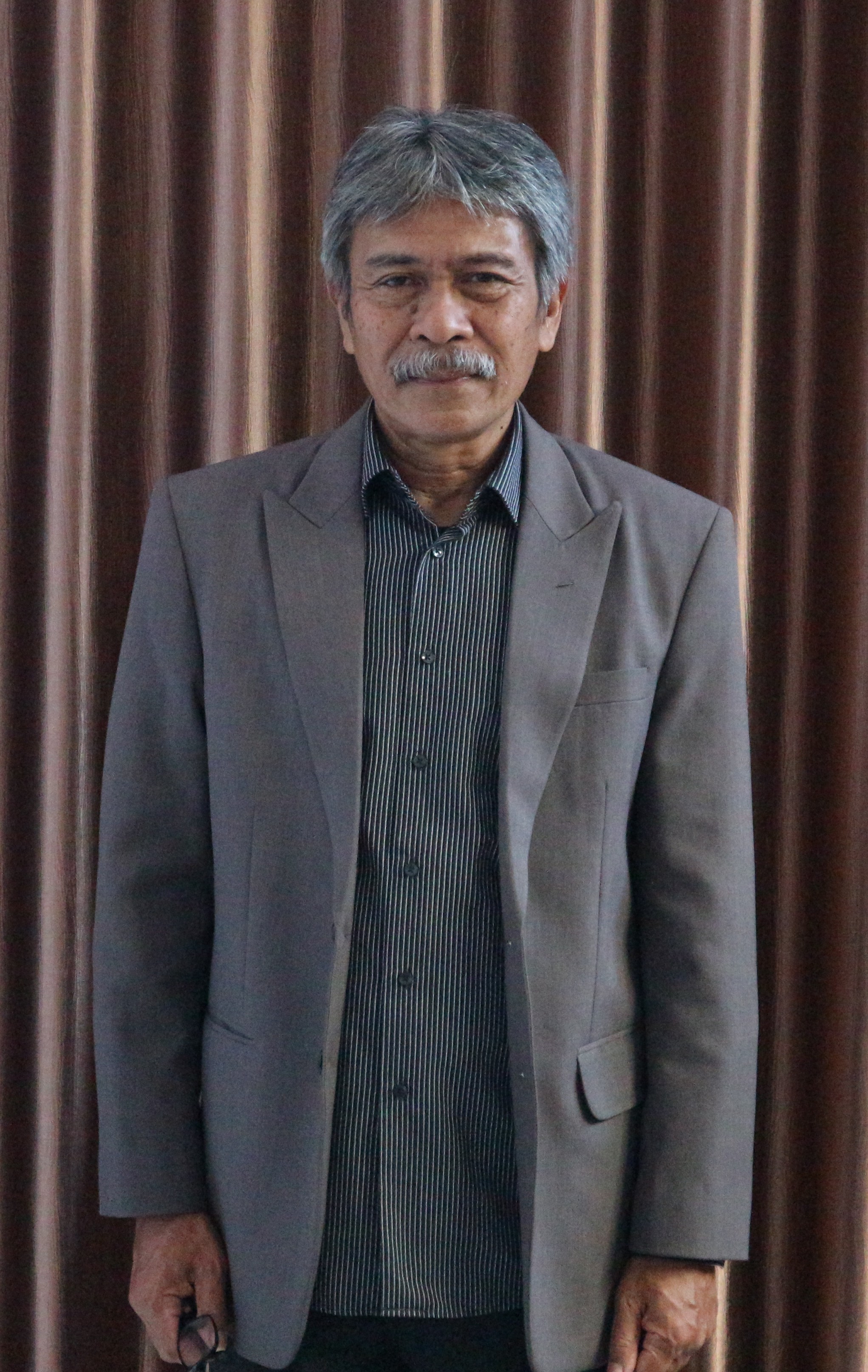 Drs. Hani Ruchendi, M.AP